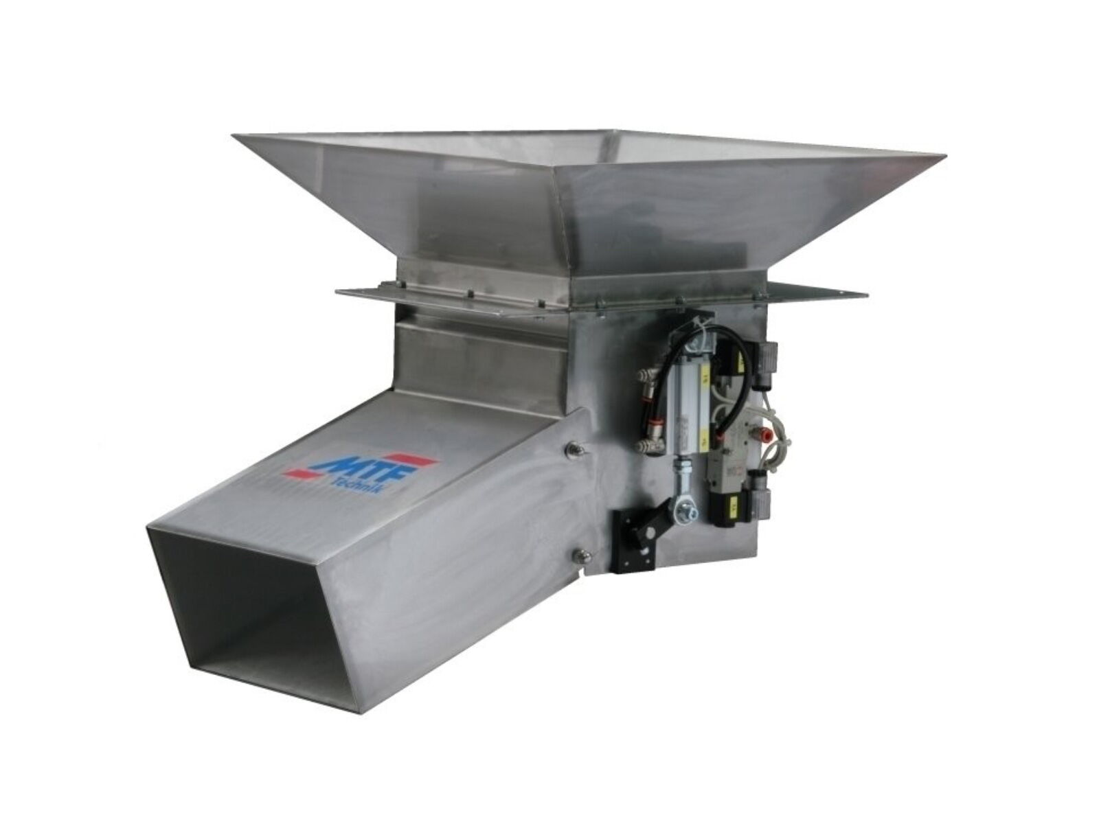 Pneumatic 2-way changeover flap reject chute for an injection molding machine