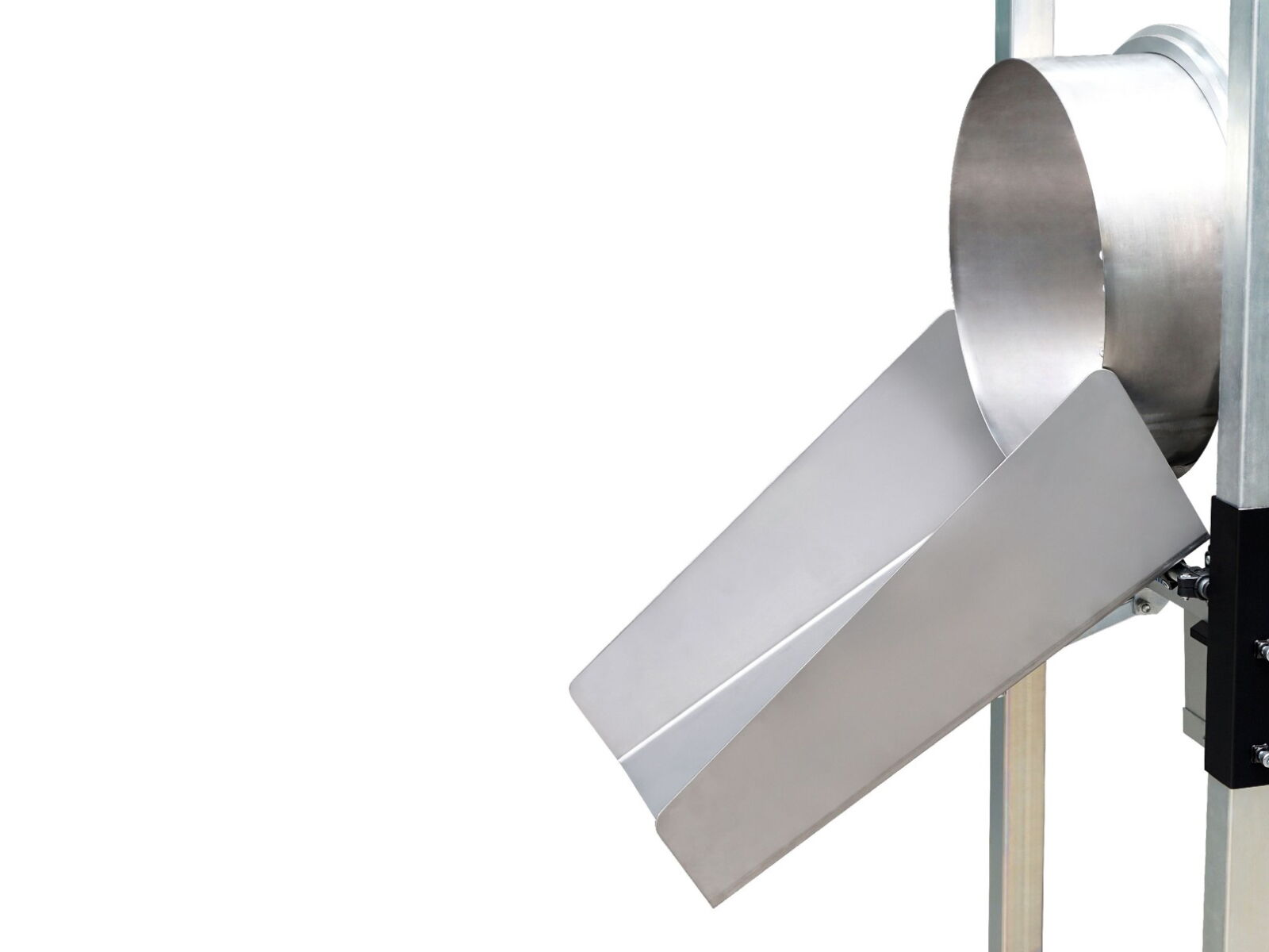 Swiveling discharge chute