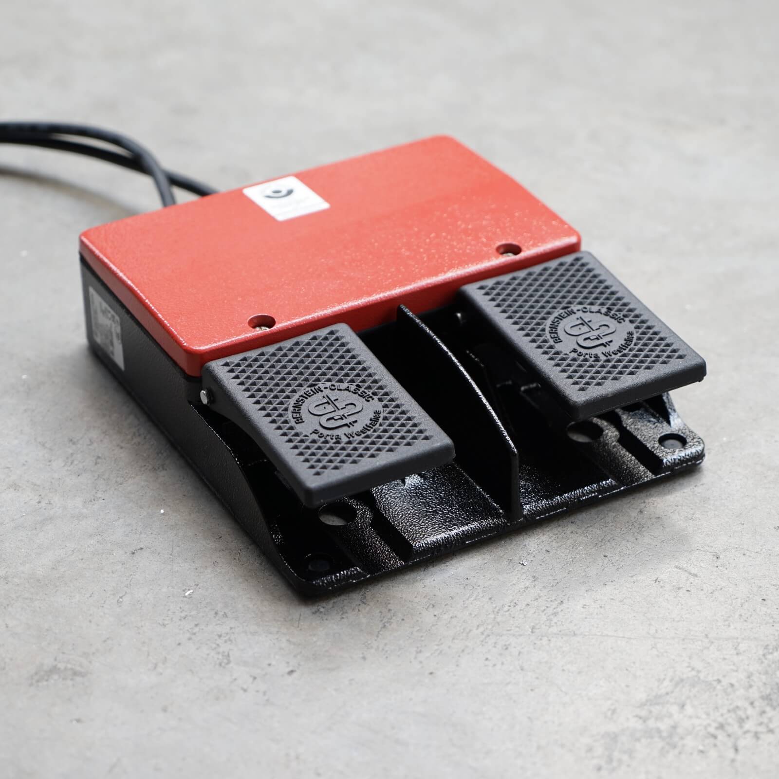 Foot switch to control conveyor systems
