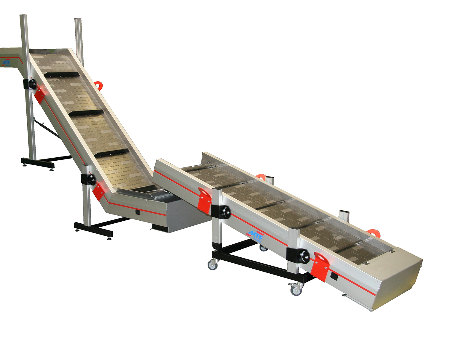 Conveyor belt combination consisting of steel plate conveyor ZVF-HM 140 and steel plate belt conveyor GV-LD 120, both with cleated belt