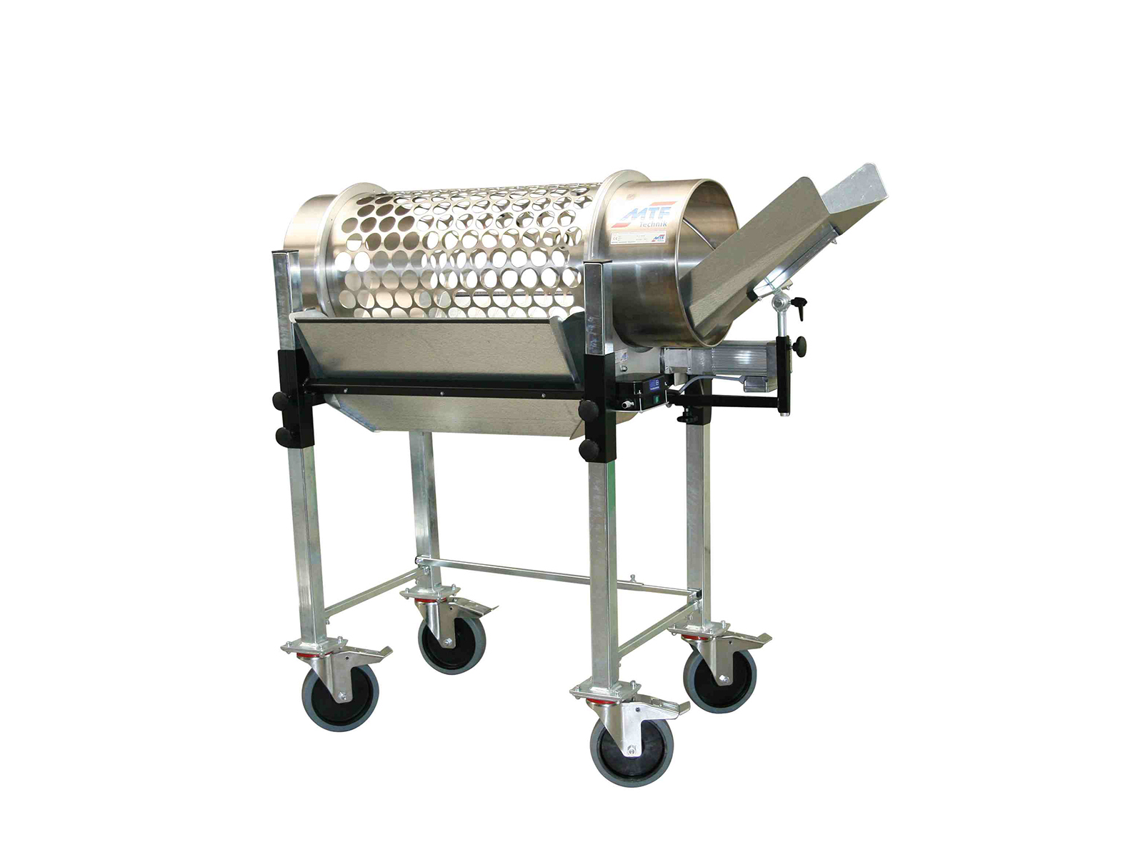 307 B separating drum with a mobile base frame fitted with large wheels